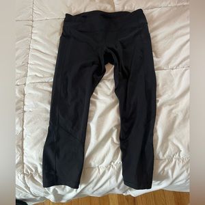 Lulu lemon size 8 capri pants mid rise